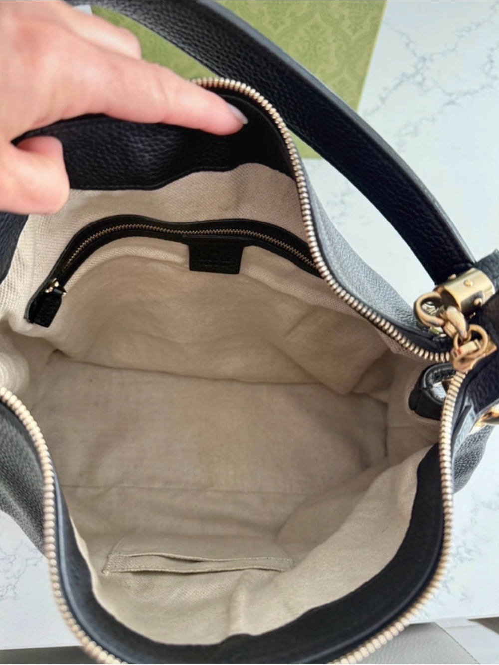 Gucci Black Soho Leather Shoulder Bag with Tassel - Picture 11 of 16